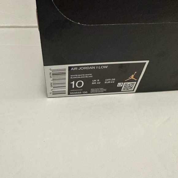 BNIB Air Jordan 1 low triple white - Picture 3 of 6